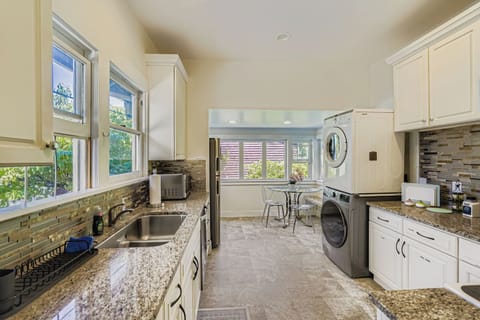 Fully functional kitchen
