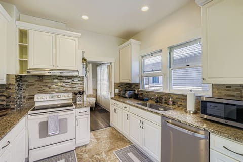 Fully functional kitchen
