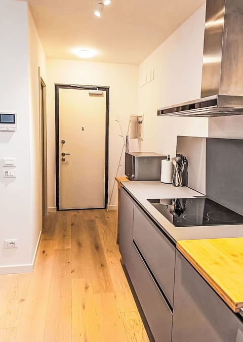 Daytime, Residential Area, Urban Area, Neighbourhood, Home, Suburb, Bird'S-Eye View, Metropolitan Area, Apartment, Roof