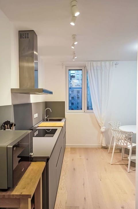 Daytime, Residential Area, Urban Area, Neighbourhood, Home, Suburb, Bird'S-Eye View, Metropolitan Area, Apartment, Roof