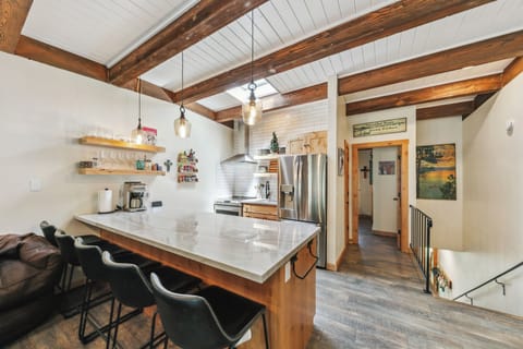 Gourmet Kitchen and large quartzite counter