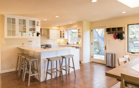 Kitchen and counter seating