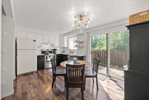 The sleek eat-in kitchen offers ample space & all the comforts of home