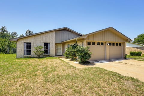 Property Exterior | Fenced-In Yard | Patio w/ Charcoal Grill