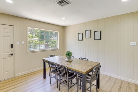 Dining Area | Dishware/Flatware