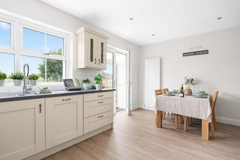 4a33746a-11e2-42e5-9bc4-be0aff40c6de