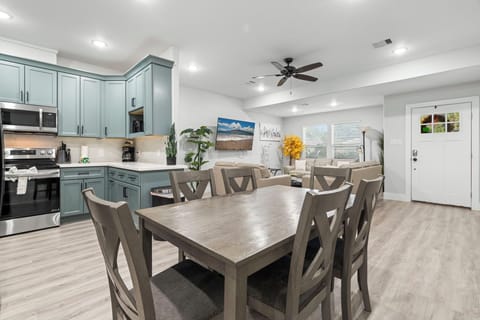 Dining Table that seats 6