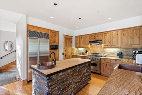 2.1-telemark-a-telluride-kitchen1