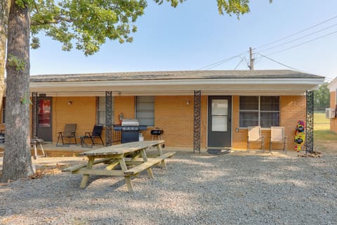 Unit Exterior | Grills | Single-Story Duplex Cabin
