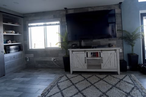 Large screen TV, with Bose surround sound