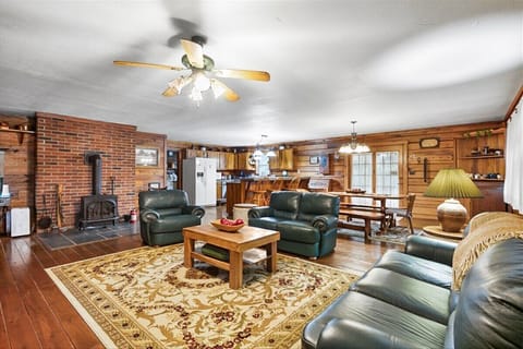 Family space, wonderful gas fireplace