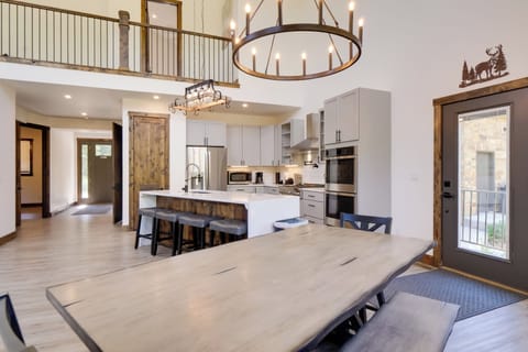 Dining Area | Dishware & Flatware | Main Level