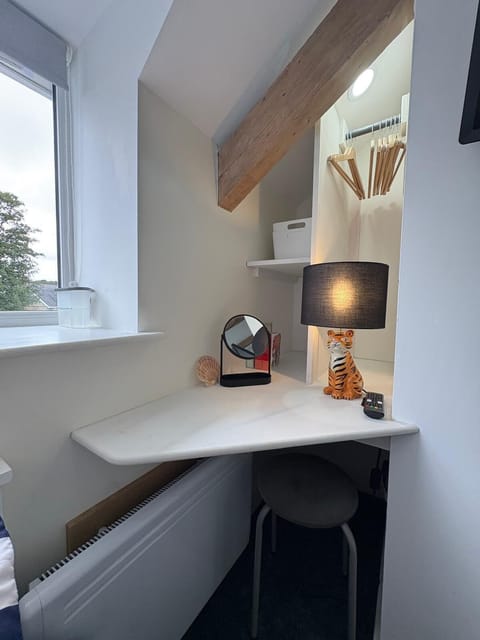 Make up / crafting desk