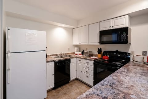 1BR A - Kitchen