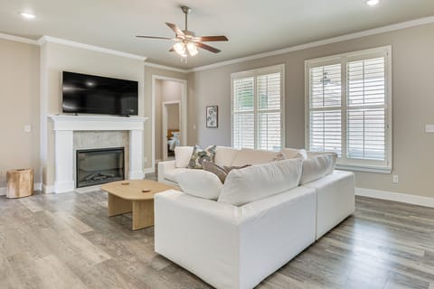 Lubbock Vacation Rental | 3BR | 2BA | 1 Step Required | 2,193 Sq Ft