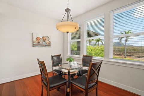 Dining with a Mountain View