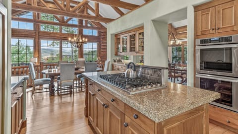 Great Room, Main Level - Views of the great room