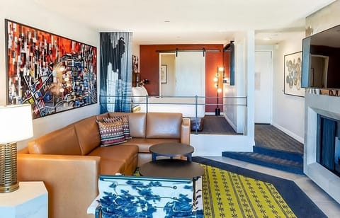 Suite with 1 King bed