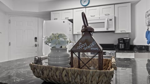 Coastal décor accents create a warm, welcoming touch in the kitchen.