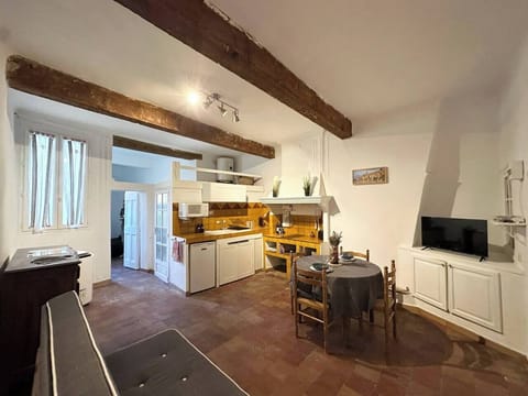 Provençal cuisine, microwave, coffee machine, dishwasher, utensils, dining area, dining table (1)