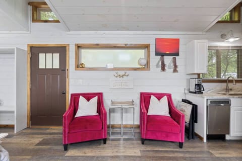 1215fccf-e2d9-4d1d-b77e-5a64dc3ae827