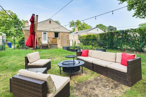 Evanston Vacation Rental | 2BR | 1BA | Stairs Required | 1,000 Sq Ft