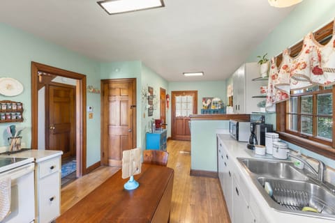 Retro 1940's kitchen with modern amenities