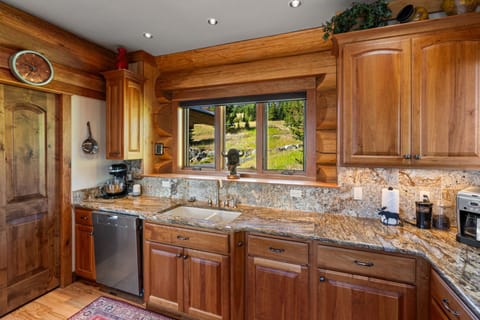 Large Modern Kitchen