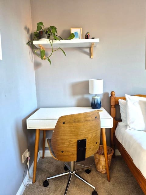 Bedroom 1 - work space