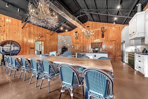 great Room living area and kitchen (2)