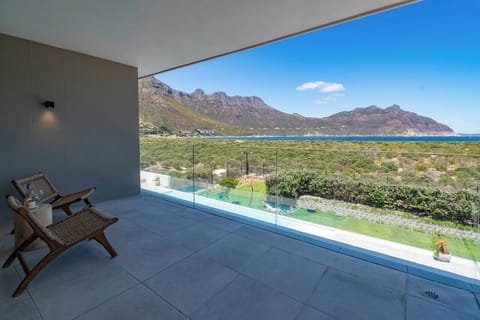 Beach House Hout Bay Studio with Ocean Views (33616)