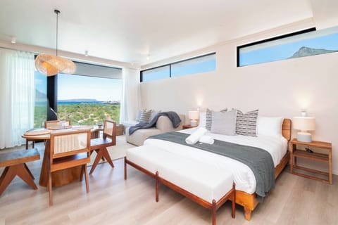 Beach House Hout Bay Studio with Ocean Views (33600)