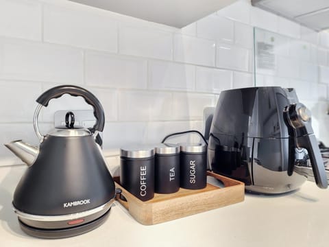 Modern Green Point Apartment with Balcony (29995)