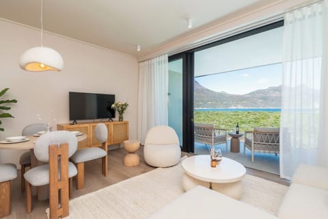 Beach House Coastal Studio with Pool, Hout Bay (33640)
