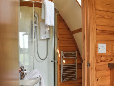 Bathroom | Shepherd&rsquo;s Rest - Lower Larkworthy Farm, Holsworthy