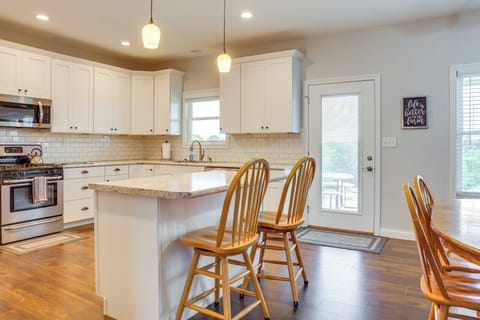 Kitchen | Cooking Basics | Breakfast Bar