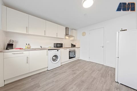 Spacious and fully equipped kitchen with modern appliances, including oven, hob, microwave, washing machine, kettle, and toaster. Ideal for long stays and home-cooked meals, with plenty of storage and natural light.