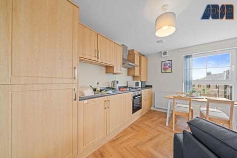 Fully equipped kitchen with a dining table for 6 – perfect for home-cooked meals and gathering around with friends or family.