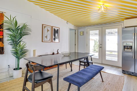 Dining Area | Dishware/Flatware Provided