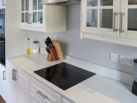 Kitchen | 8 Stratford Villas, Llansteffan, near Carmarthen