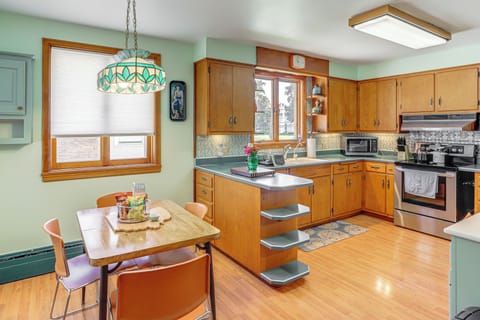 Kitchen | Dishwasher | Cooking Basics | Toaster | Dishware & Flatware Provided