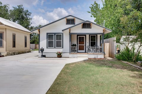 New Braunfels Vacation Rental | 2BR | 2BA | 1,515 Sq Ft | 2 Steps to Enter