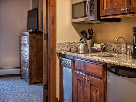 Each Suite has a kitchenette for your leftovers from the Breckenridge restaurants.