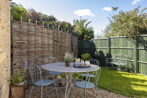 Pickwick Garden- StayCotswold