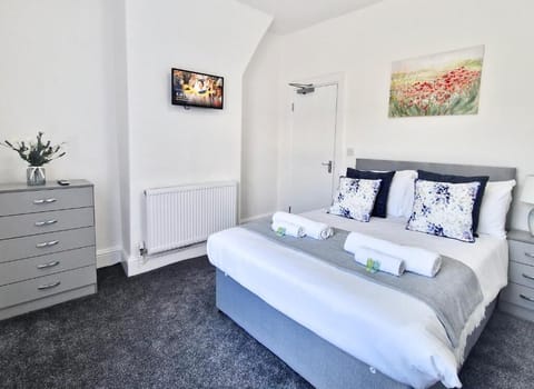 ROOM 2 Double Bedroom with ensuite