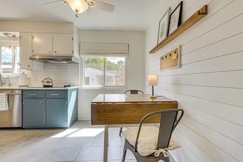 Dining Area | Dishware/Flatware Provided | Main Floor