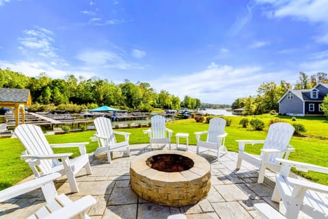 Our favorite thing to do at the end of the day, getting together with friends & family, making s'mores and a big fire and everyone shares stories of the day - it doesn't get any better than that - making memories that last a lifetime!