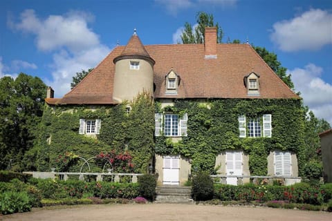 Façade du château de Bicon