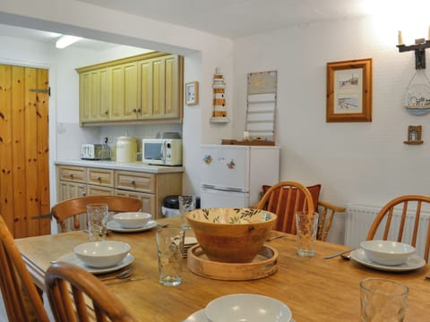 Kitchen/diner | Squirrel Cottage, Filey