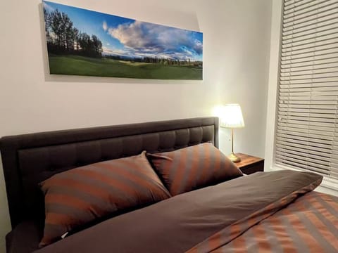 Bedroom-Queen size bed